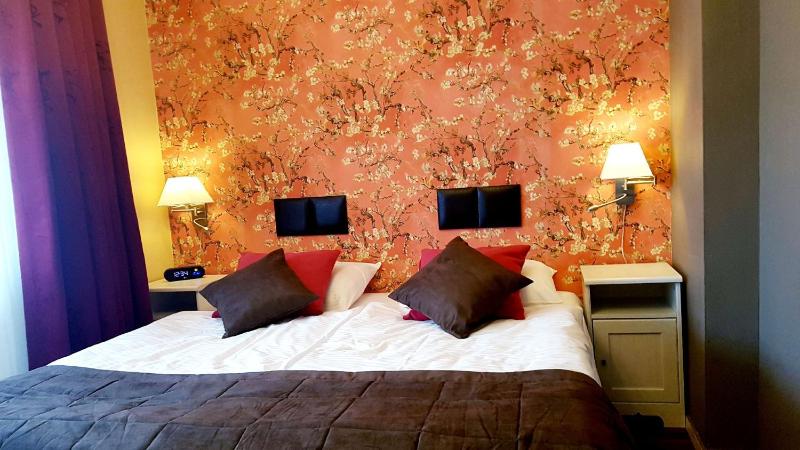 Deluxe Double Room with Balcony image 3