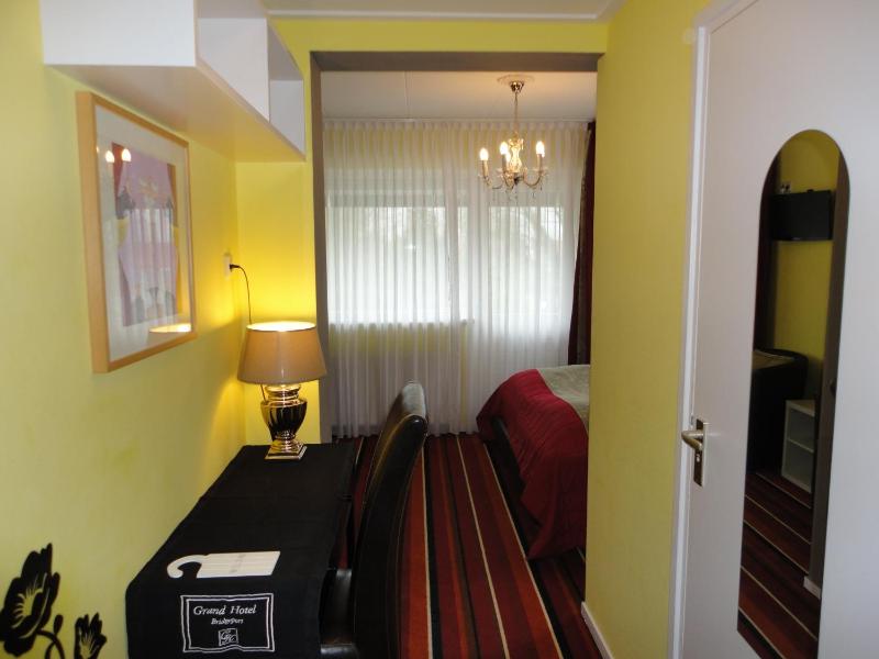 Deluxe Double Room with Balcony image 4