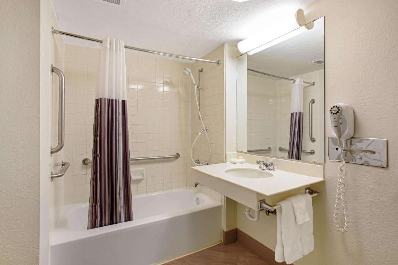 King Room - Disability Access image 4