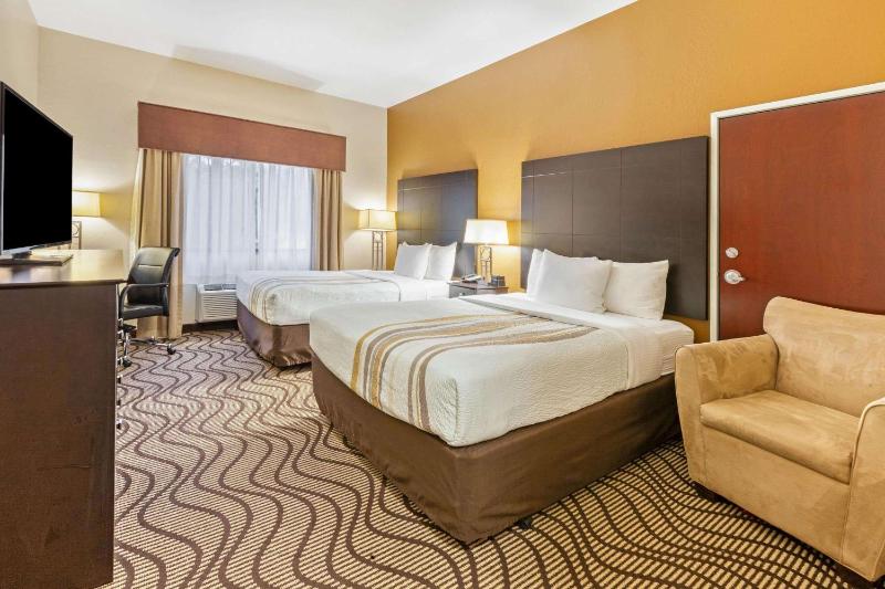 Accessible Queen Room with Two Queen Beds image 2