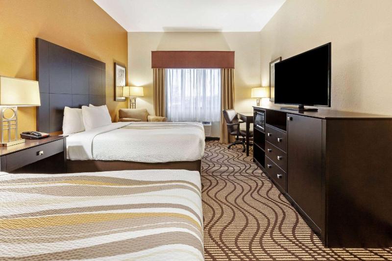 Deluxe Queen Room with Two Queen Beds image 2