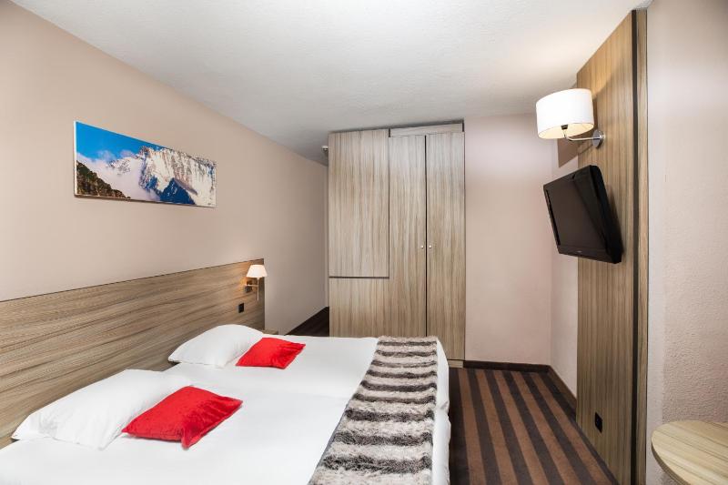 Twin Room image 3