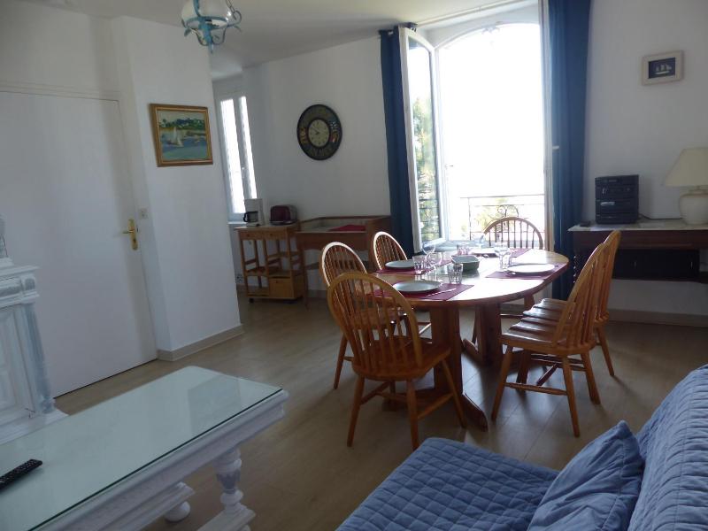 Two-Bedroom Apartment - 4 Adults image 3