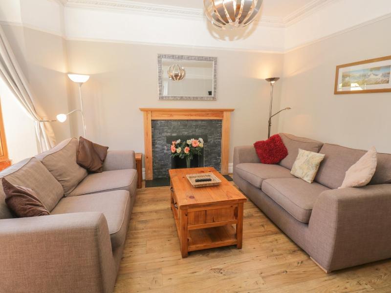 48 Oak Street - image 16