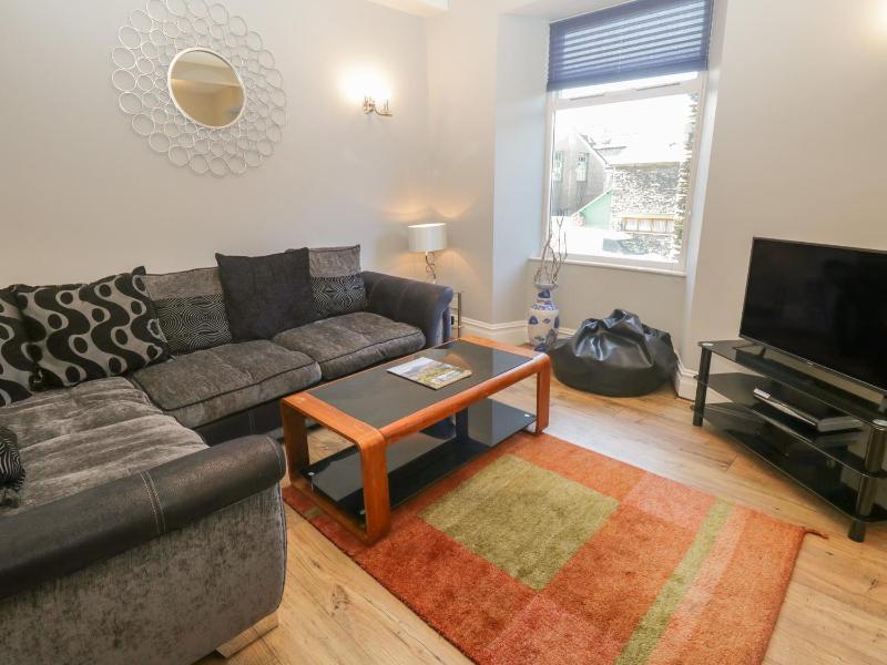 48 Oak Street - image 13