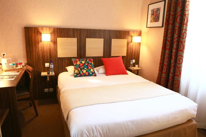 Premium Double Room image 3