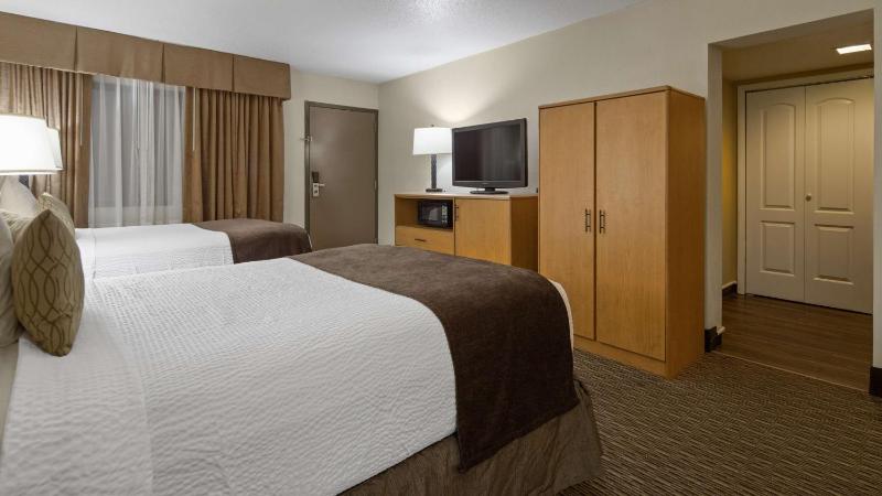 Double Room with Two Double Beds and Kitchenette image 1