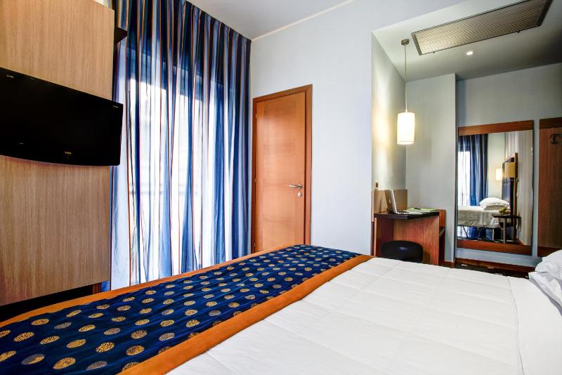 Superior Double Room image 4