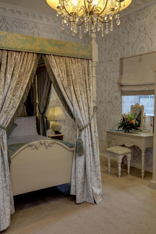 Four Poster Suite  image 3