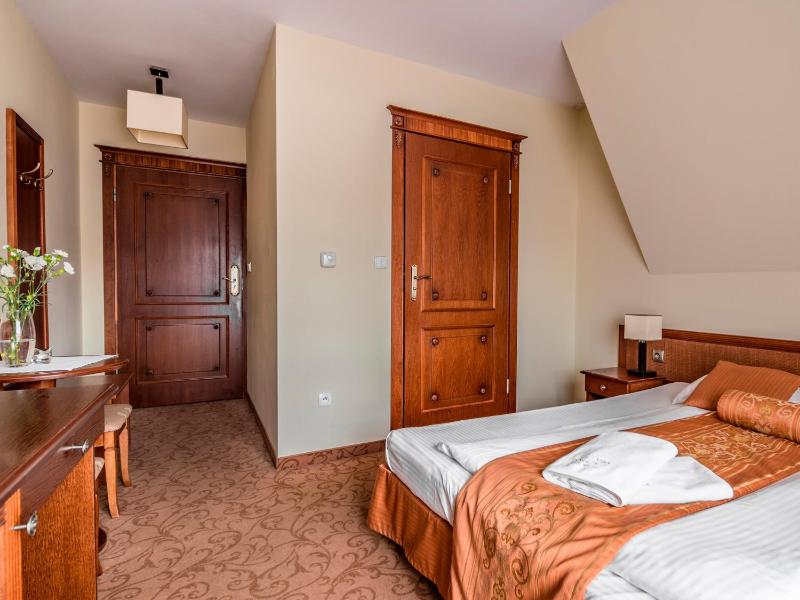 Double Room image 3