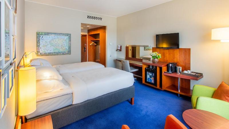 Superior Twin Room image 4