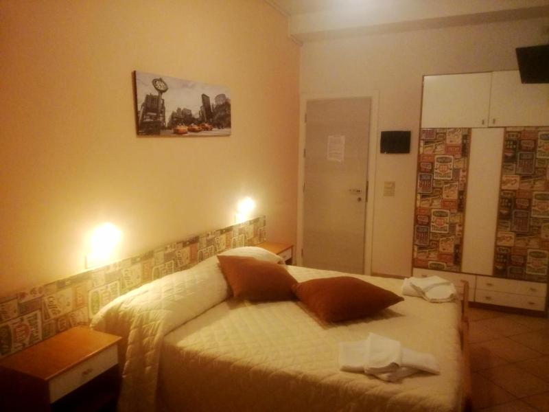 Double Room with Balcony image 3