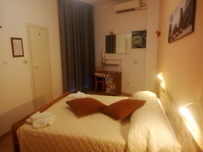 Double Room with Balcony image 4