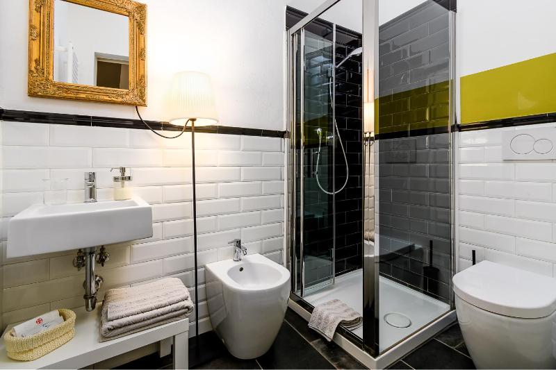 Double Room with Private Bathroom image 4