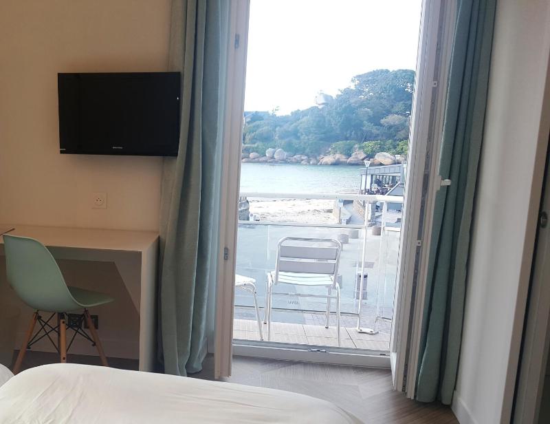 Premium Double or Twin Room with Sea View image 4
