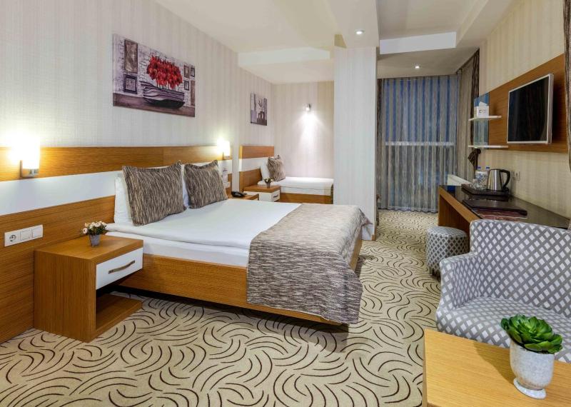 Double Room image 3