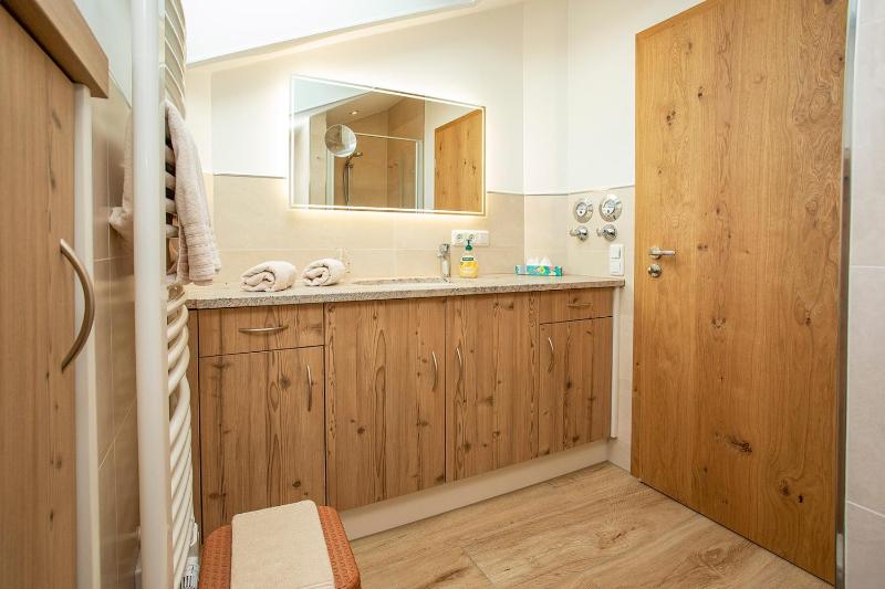 One-Bedroom Apartment image 2