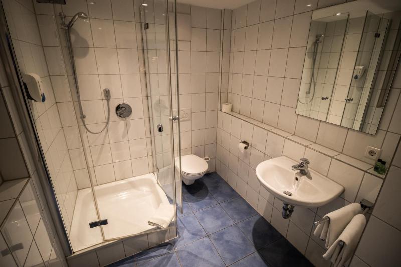 Double Room with Private Bathroom image 2