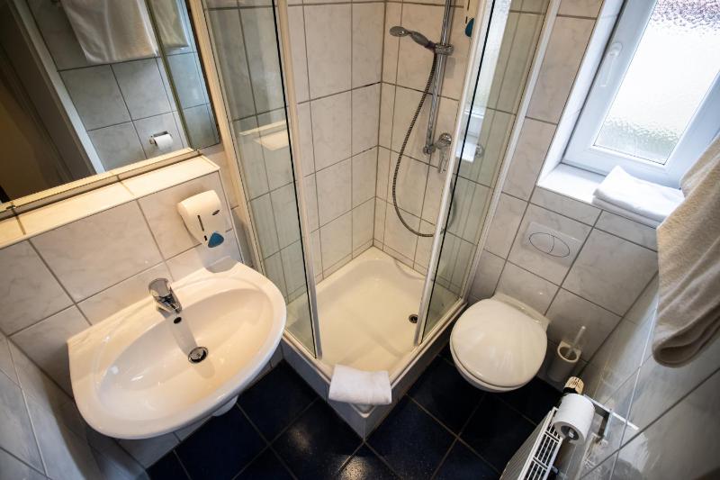 Double Room with Private Bathroom image 4
