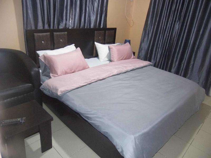 StayCation Suites And Apartment - image 7