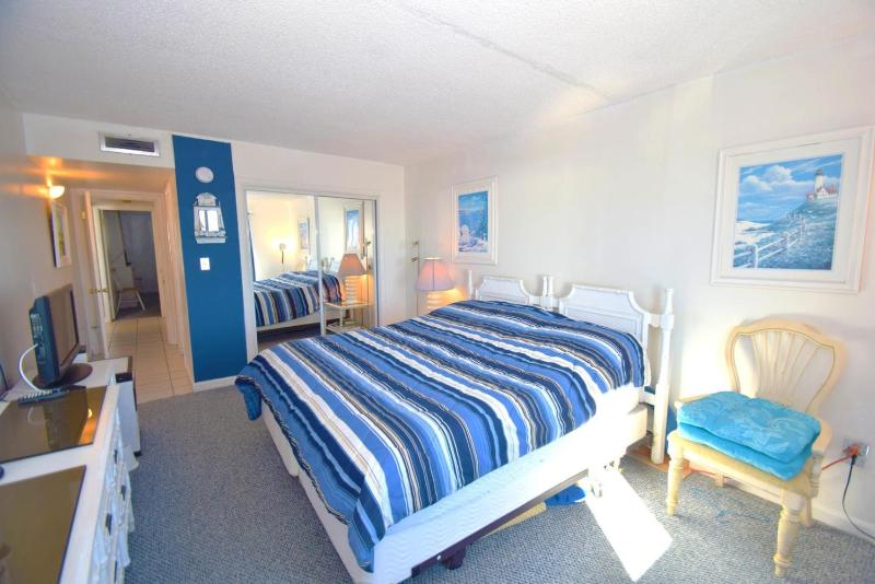 Towers 201 Condo - image 12