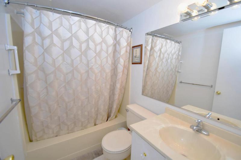 Towers 201 Condo - image 13