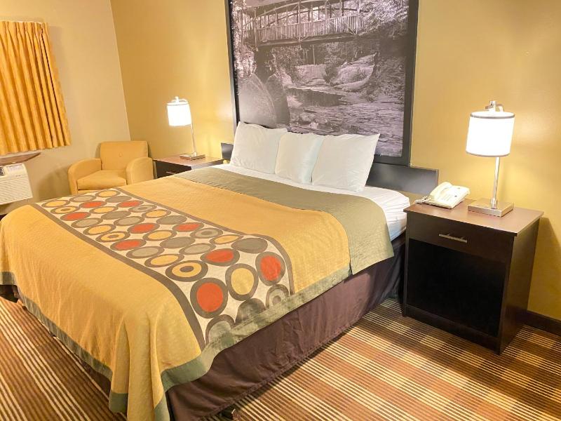 King Room - Non-Smoking image 2