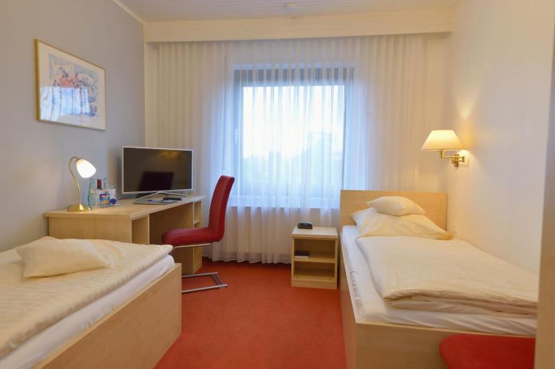 Twin Room image 1