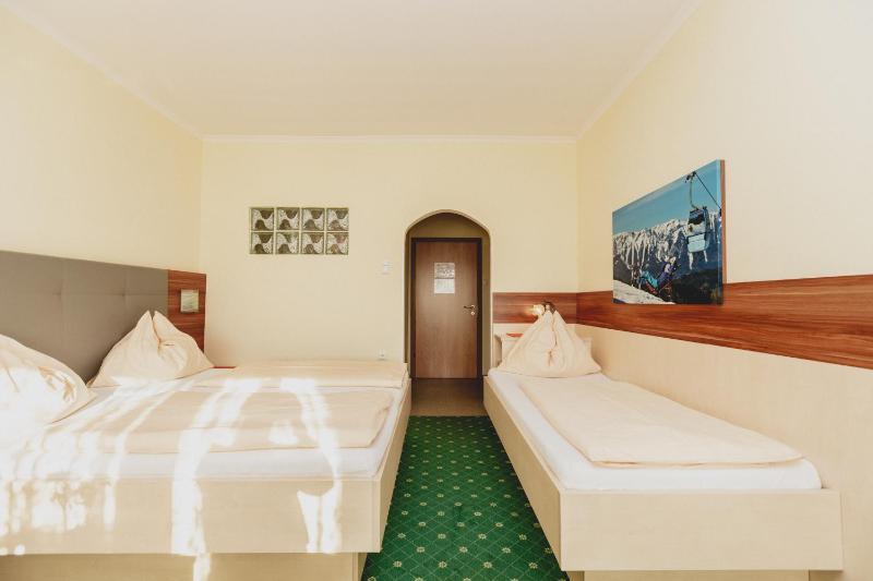 Triple Room with Balcony image 3