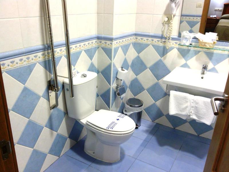 Double Room - Disability Access image 4