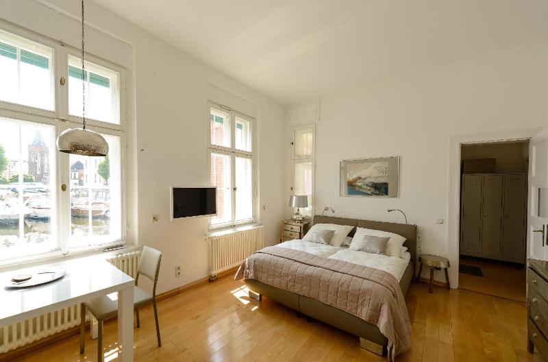Studio Apartment image 4