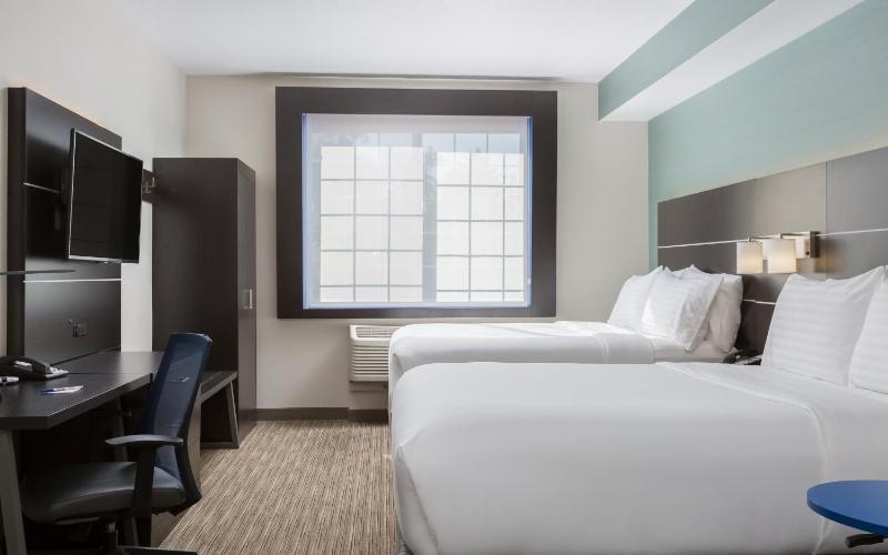 Standard Queen Room with Two Queen Beds image 2