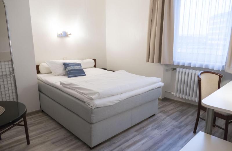 Single Room image 4