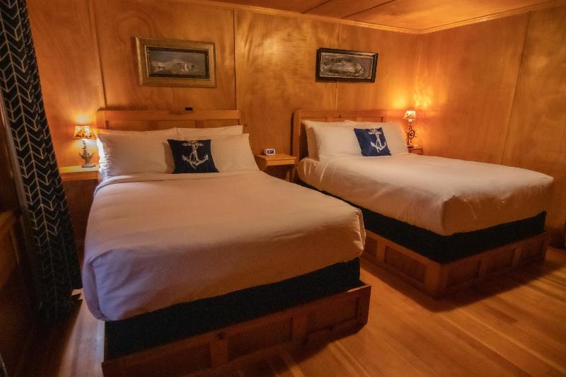 Deluxe Queen Suite image 2