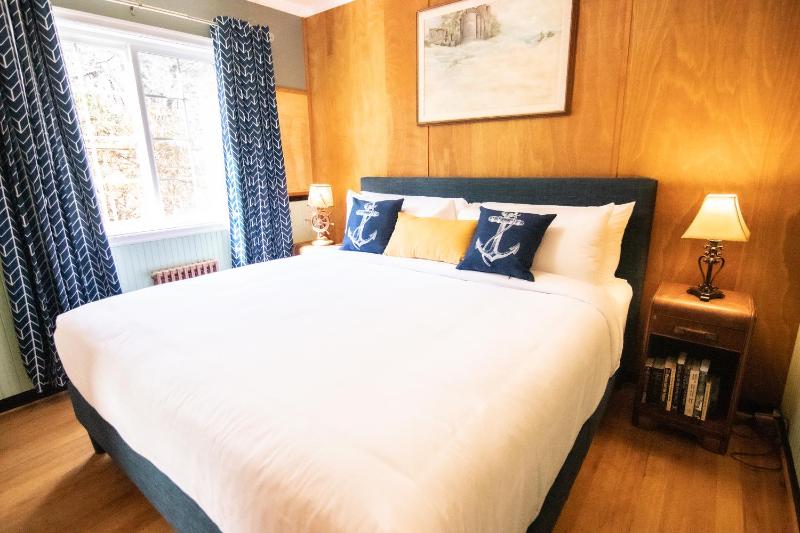Deluxe King Room image 3