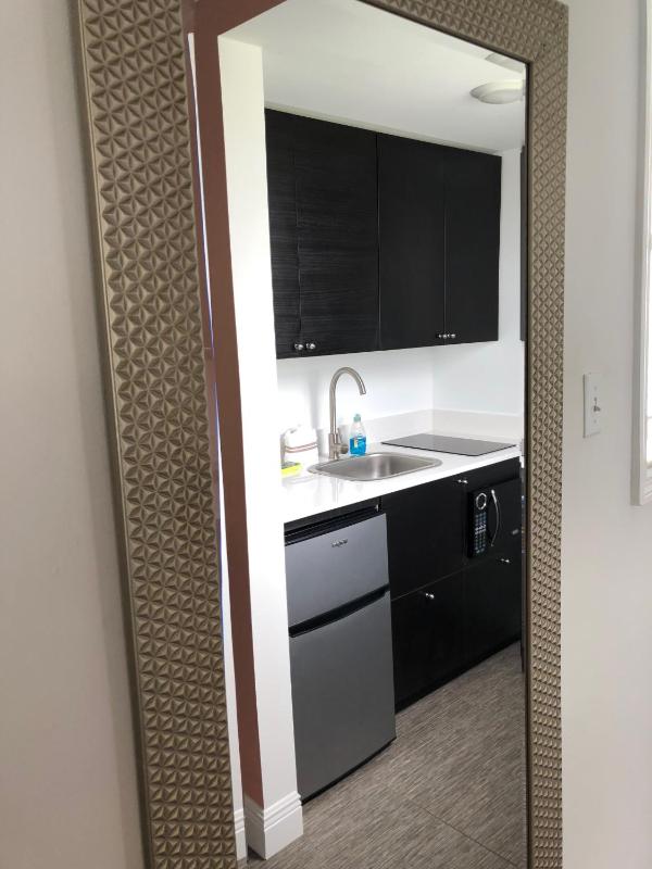 Deluxe Double Room with Kitchenette image 4