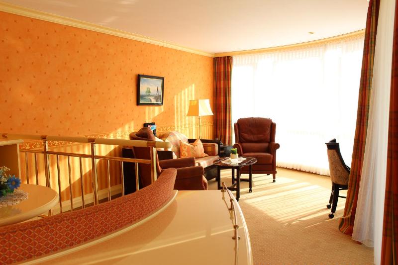 Suite with Garden View image 3