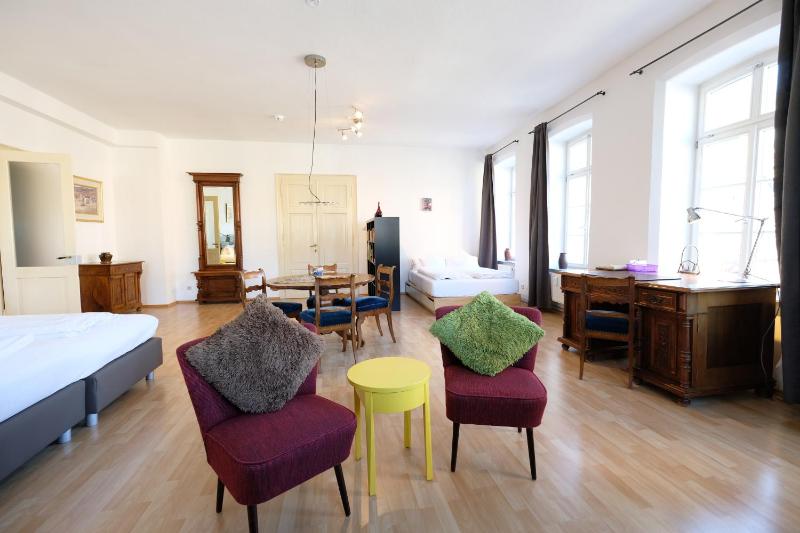 Superior One-Bedroom Apartment image 4