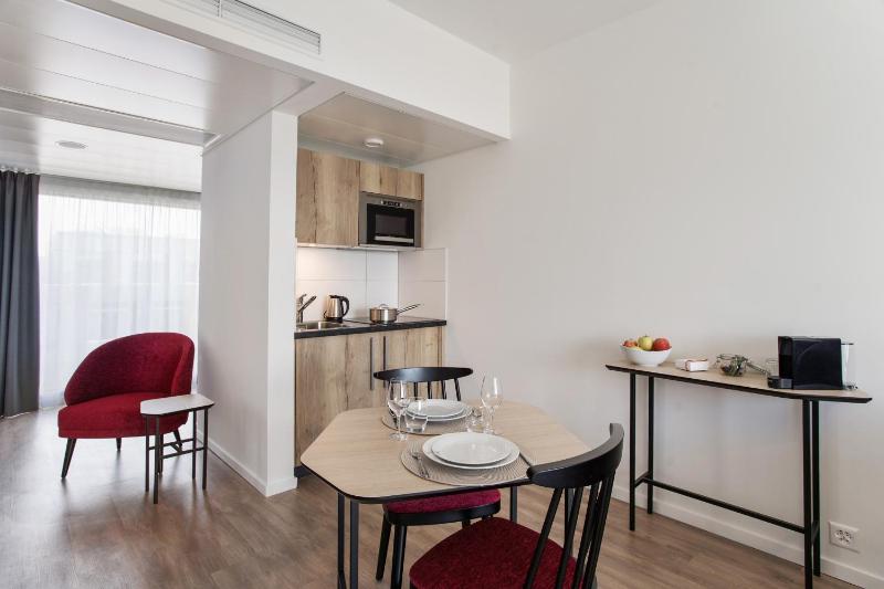 One-Bedroom Apartment image 4