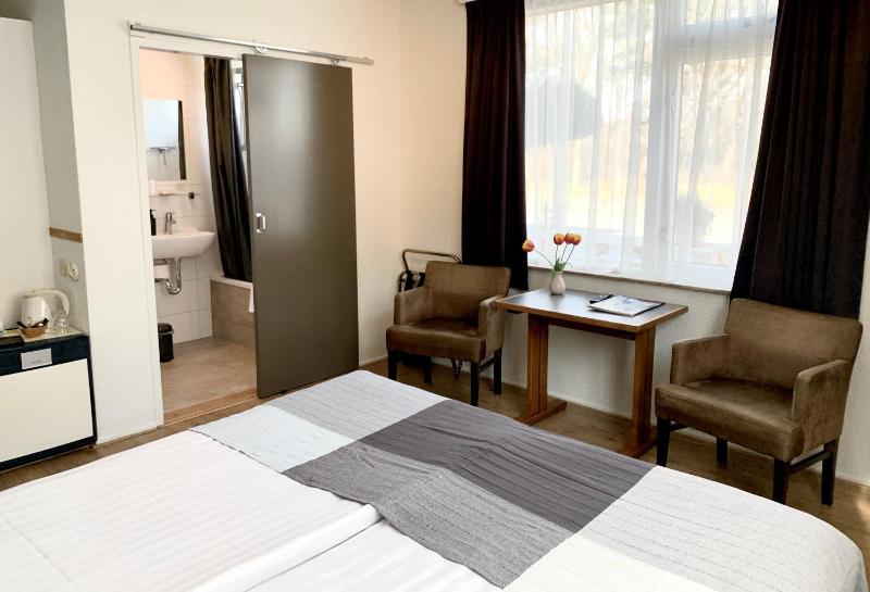 Comfort Room with Bath - Pets allowed image 4