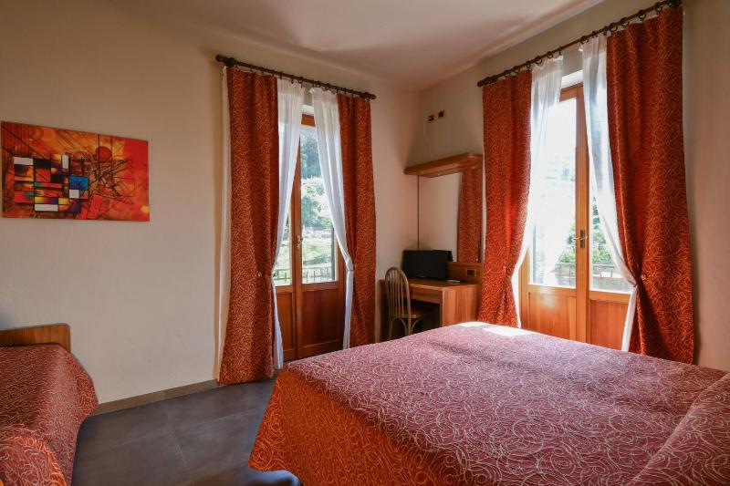 One-Bedroom Apartment (5 Adults) image 4