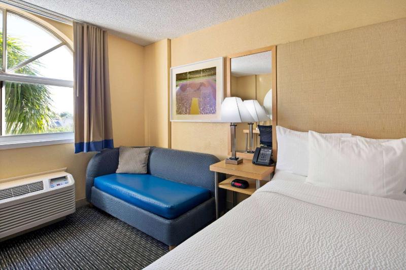 Deluxe King Room - Non-Smoking image 4