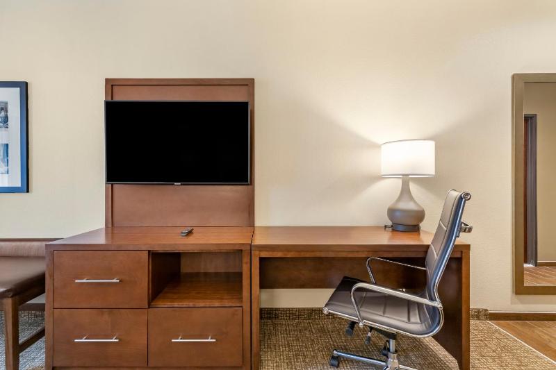 King Suite - Non-Smoking image 4