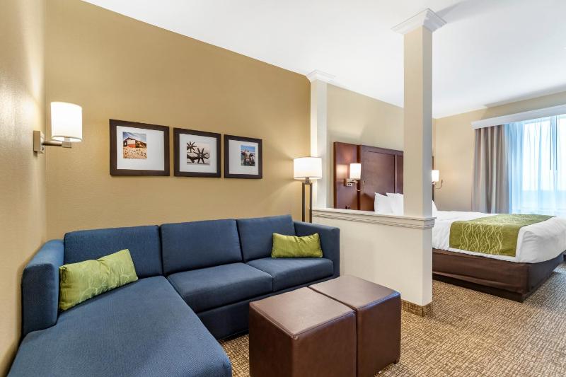 King Suite - Non-Smoking image 3