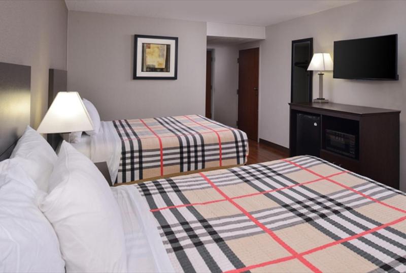 Queen Room with Two Queen Beds image 1