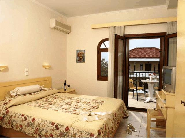  Double Room with Sea or Pool View  image 2
