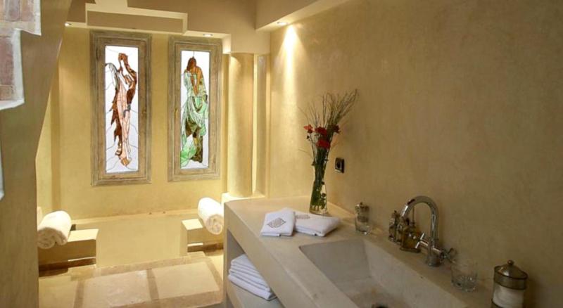 Suite with Spa Bath image 2