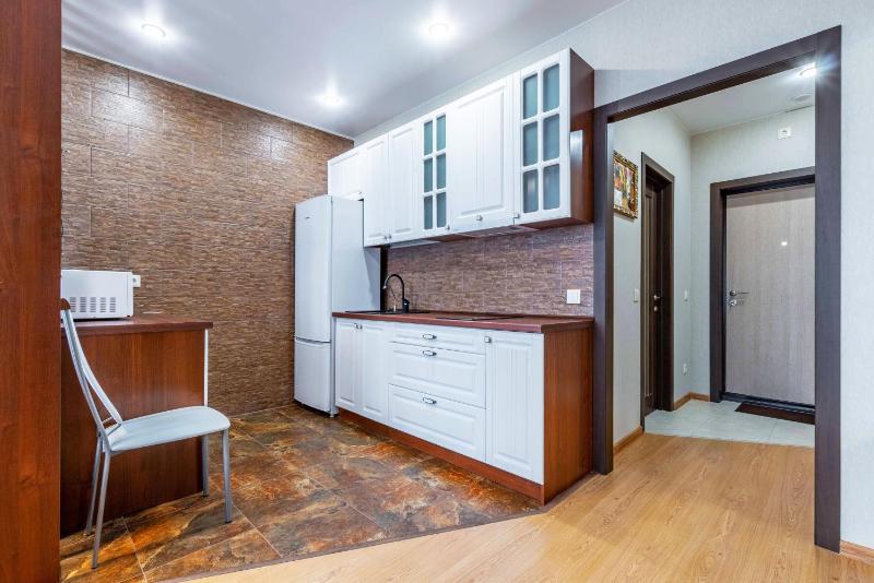 King Suite with Balcony image 3