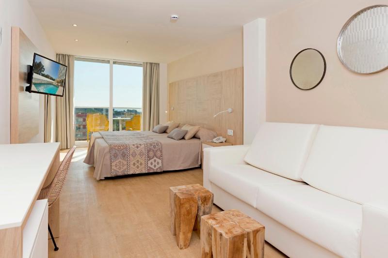 Deluxe Double Room image 4