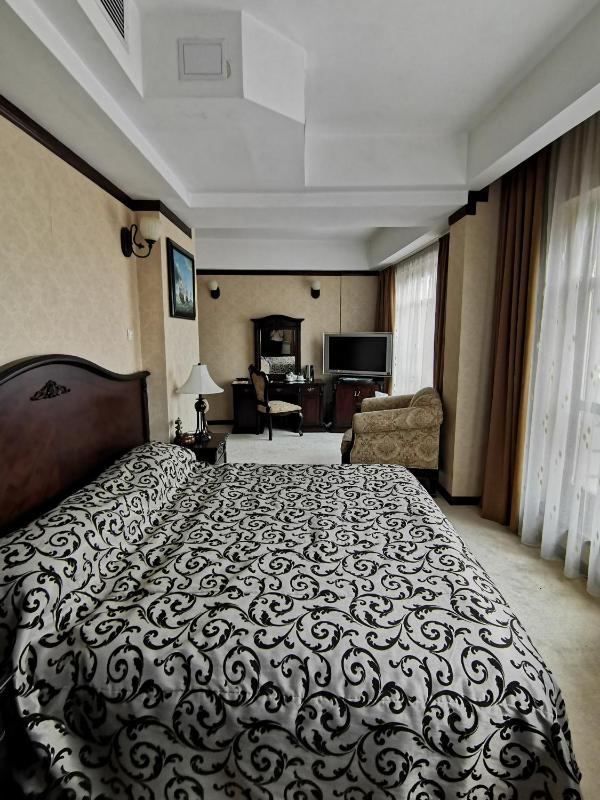 King Room image 4
